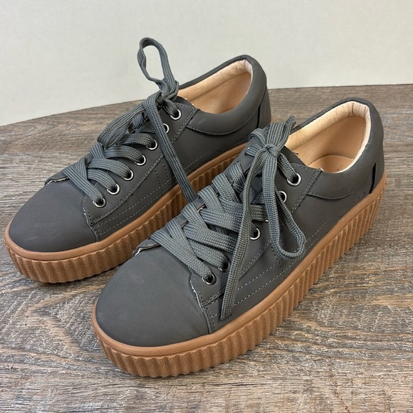 Toetos Shoes - SOLD IN STORE Toestos REINNA Platform Sneakers 7.5